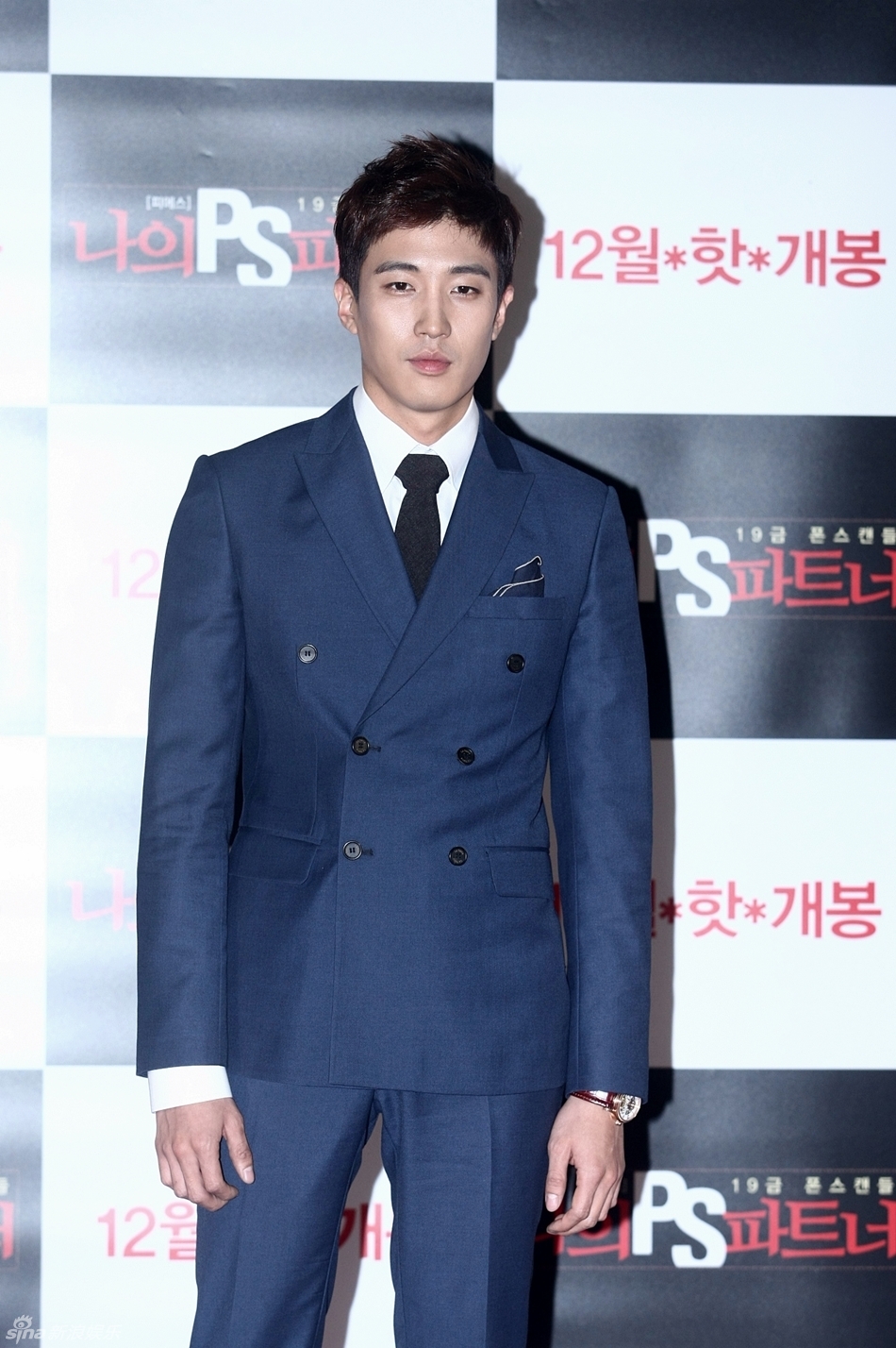  p>姜京俊,1983年2月11日出生,韩国男演员,毕业于韩国桂园造型艺术