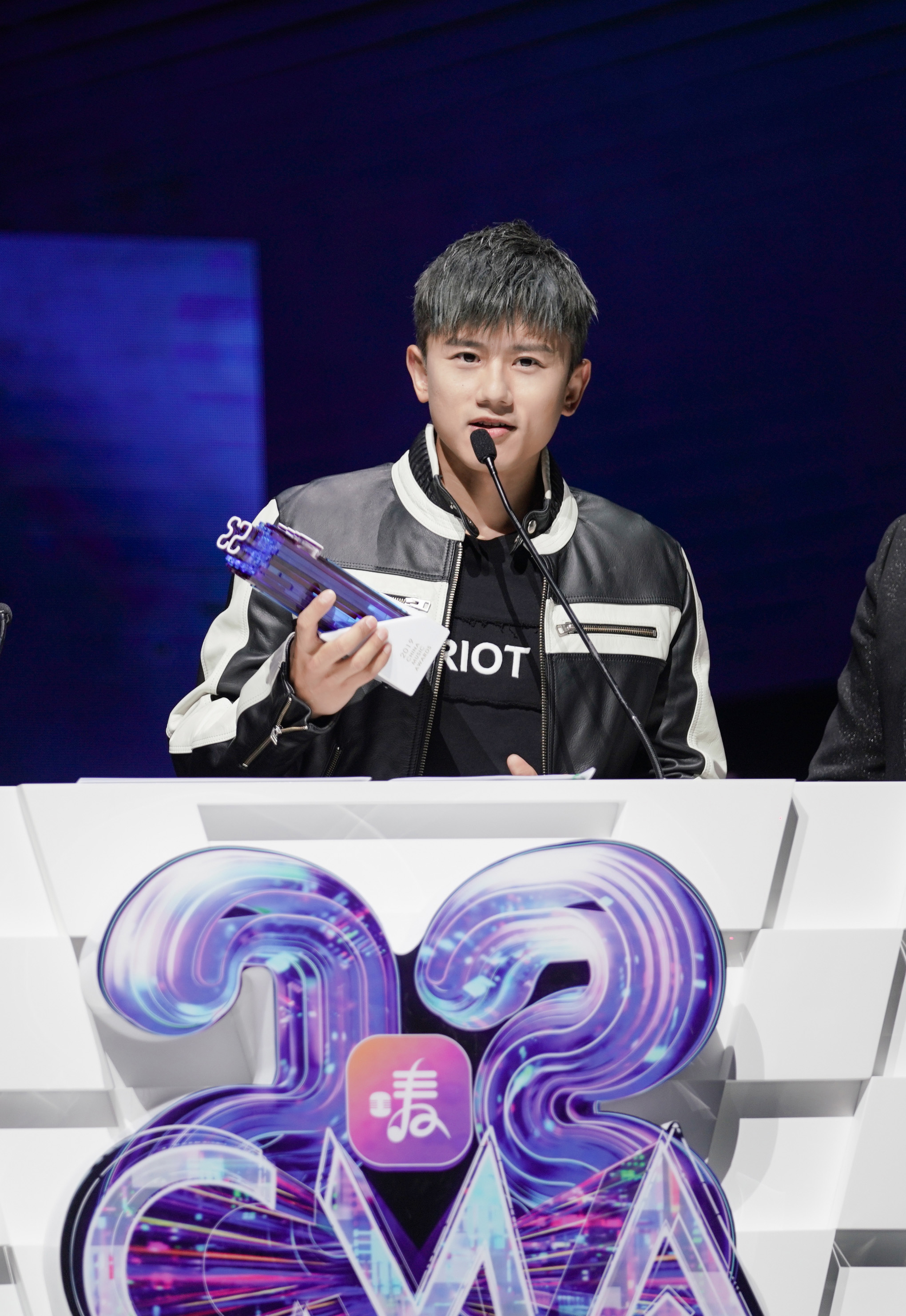 《 a target="_blank" href="/item/我型我秀/232671" data-lemmaid="