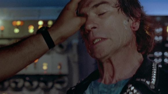 潜龙轰天undersiege(1992)