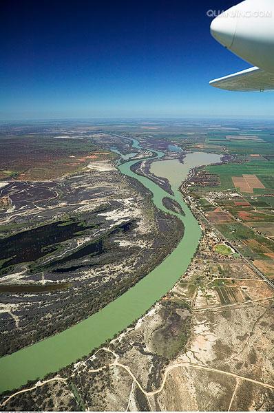  p>墨累河是 a target="_blank" href="/item/澳大利亚/146759" data