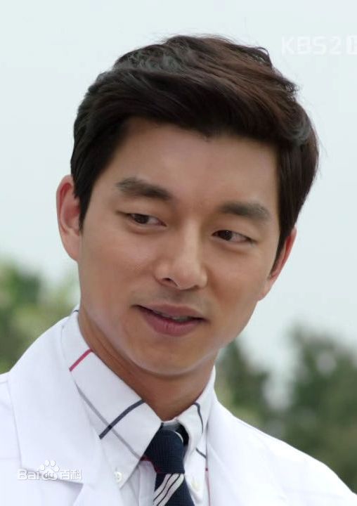 孔刘艺名是来自父母姓氏,曾被译为孔侑,孔兪, 孔俞, 孔宥, 孔郁