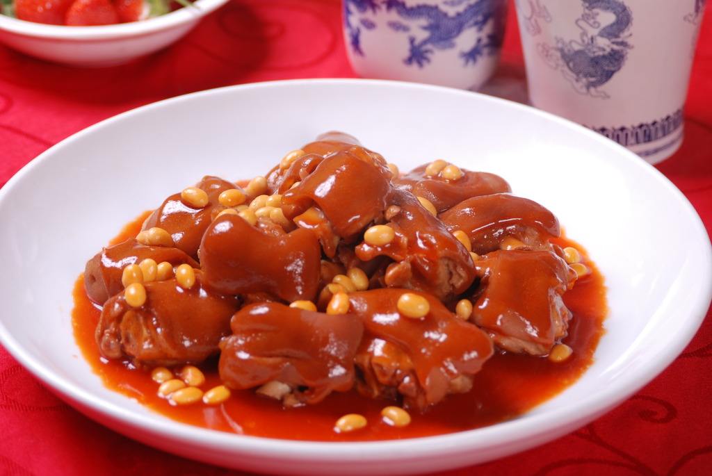 猪蹄烩黄豆