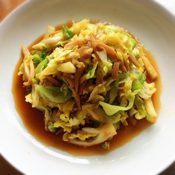  p>酱爆圆白菜是由白菜等为主要食材做成的一道菜品,属于家常菜. /p>