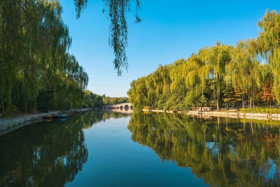  p>安阳洹水公园所体现的 a target="_blank" href="/item/旅游