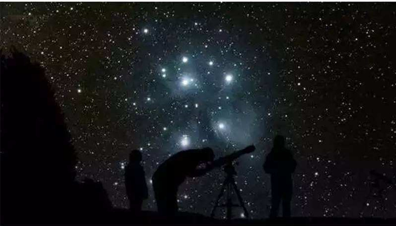 他天天晚上望星空 坚持16年终于用肉眼发现一颗新星 轰动了世界_百科TA说