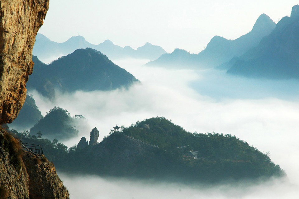  p>雁湖景区位于雁荡山上,方可十里,水常不涸.