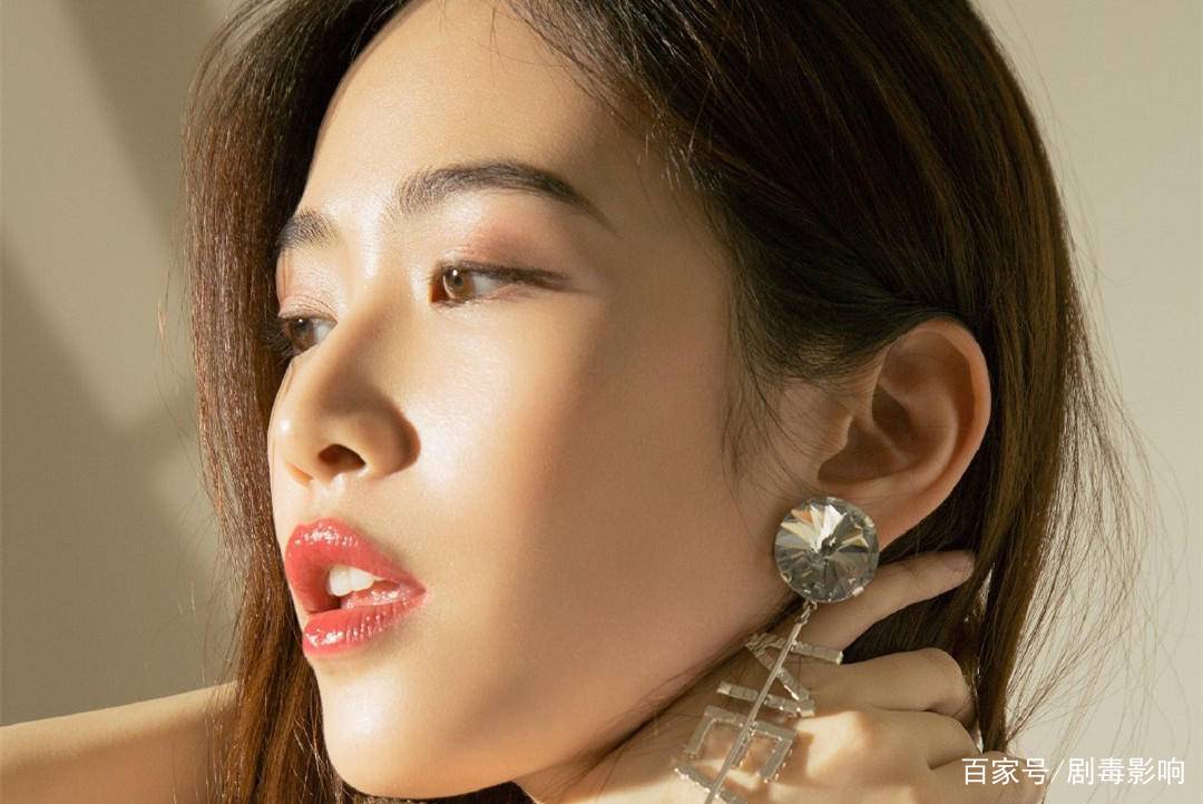 她才是赢家？《庆余年》刘美彤因造型爆火，李沁却因角色违和被槽_百科TA说