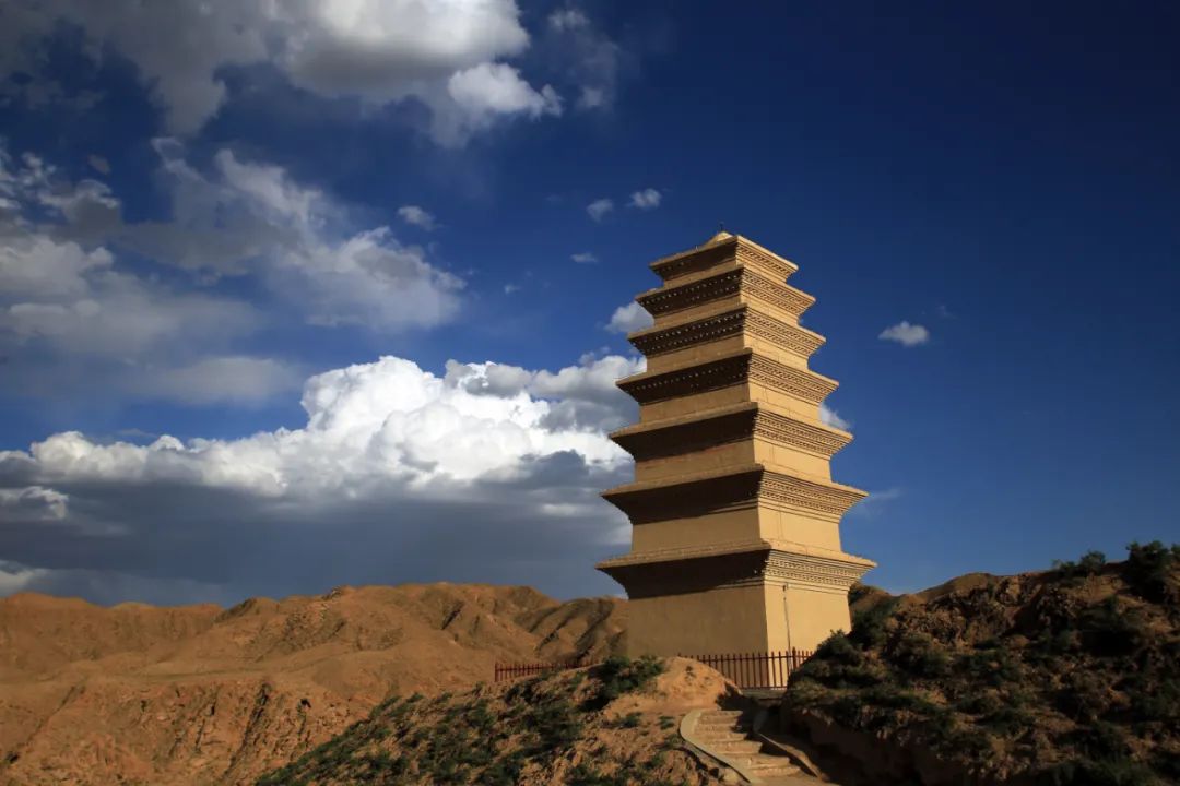  p>圣容寺塔,又称为"舍利塔",位于甘肃省金昌市 a target="_blank"