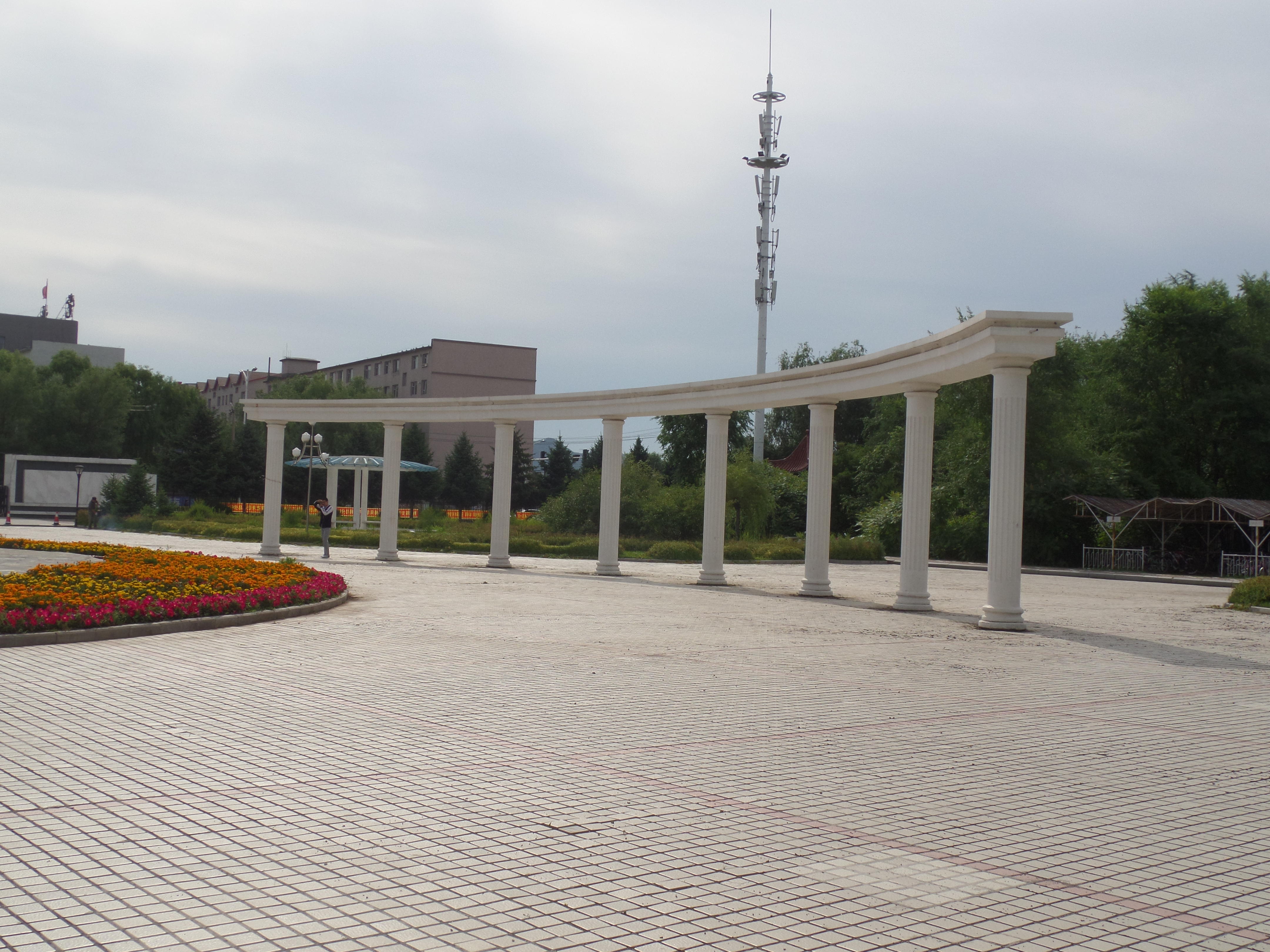  p>磐石市第五中学,始建于1978年.是一所省重点高中.