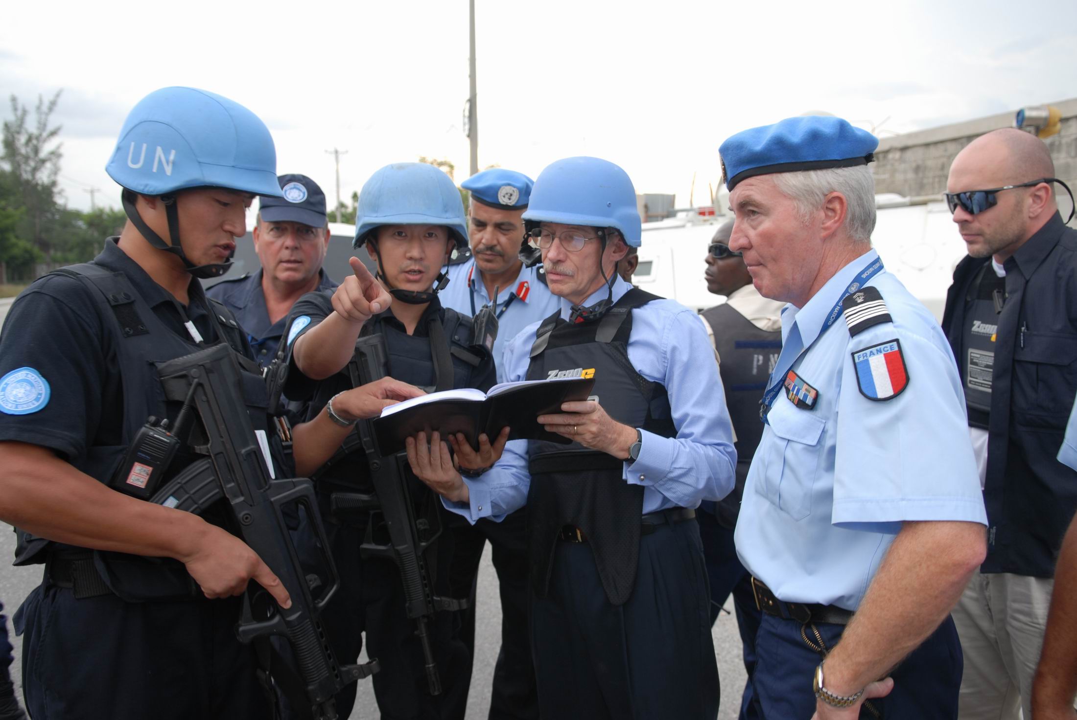 data-lemmaid="130605">汉族 /a>,中国维和警察培训中心防暴教研室