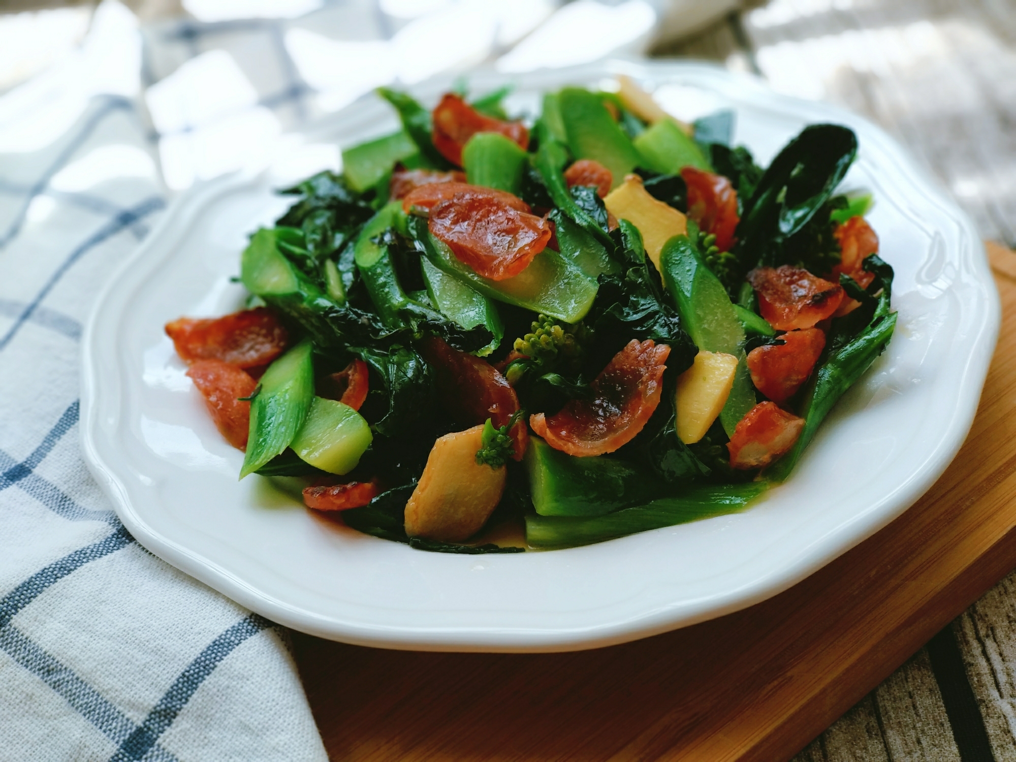  p>蚝油芥兰炒肉是一道菜肴,主要原料为芥兰,肉. /p>