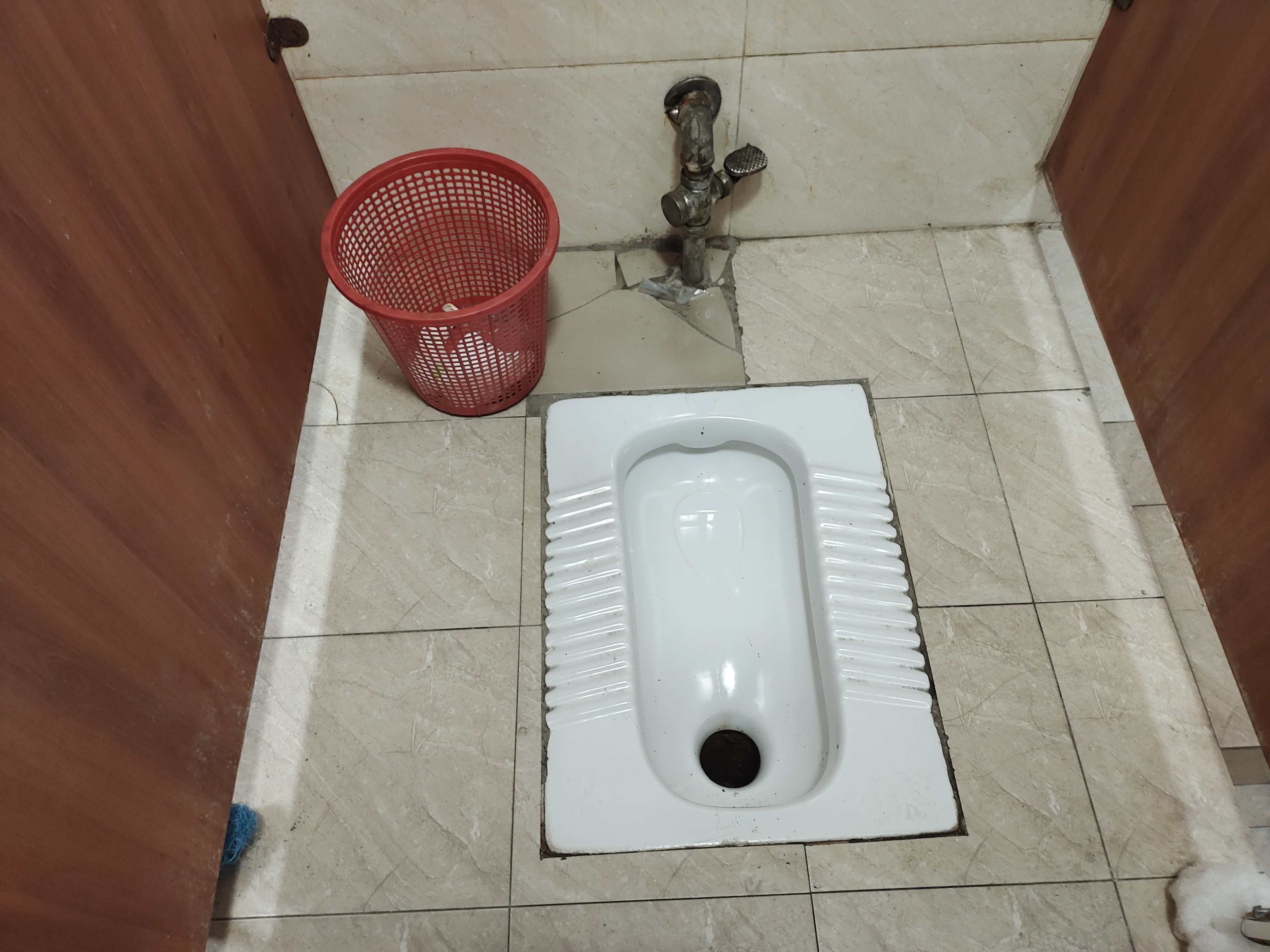  p>蹲便器是指使用时以人体取蹲式为特点的 a target="_blank" href="