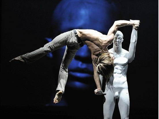  p>童艾克·冯斯托肯布洛克,男,德国人,被誉为欧洲杂技神.