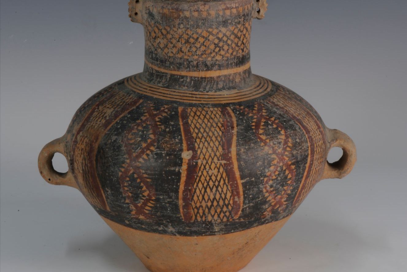 新石器时代网格纹彩陶双耳壶