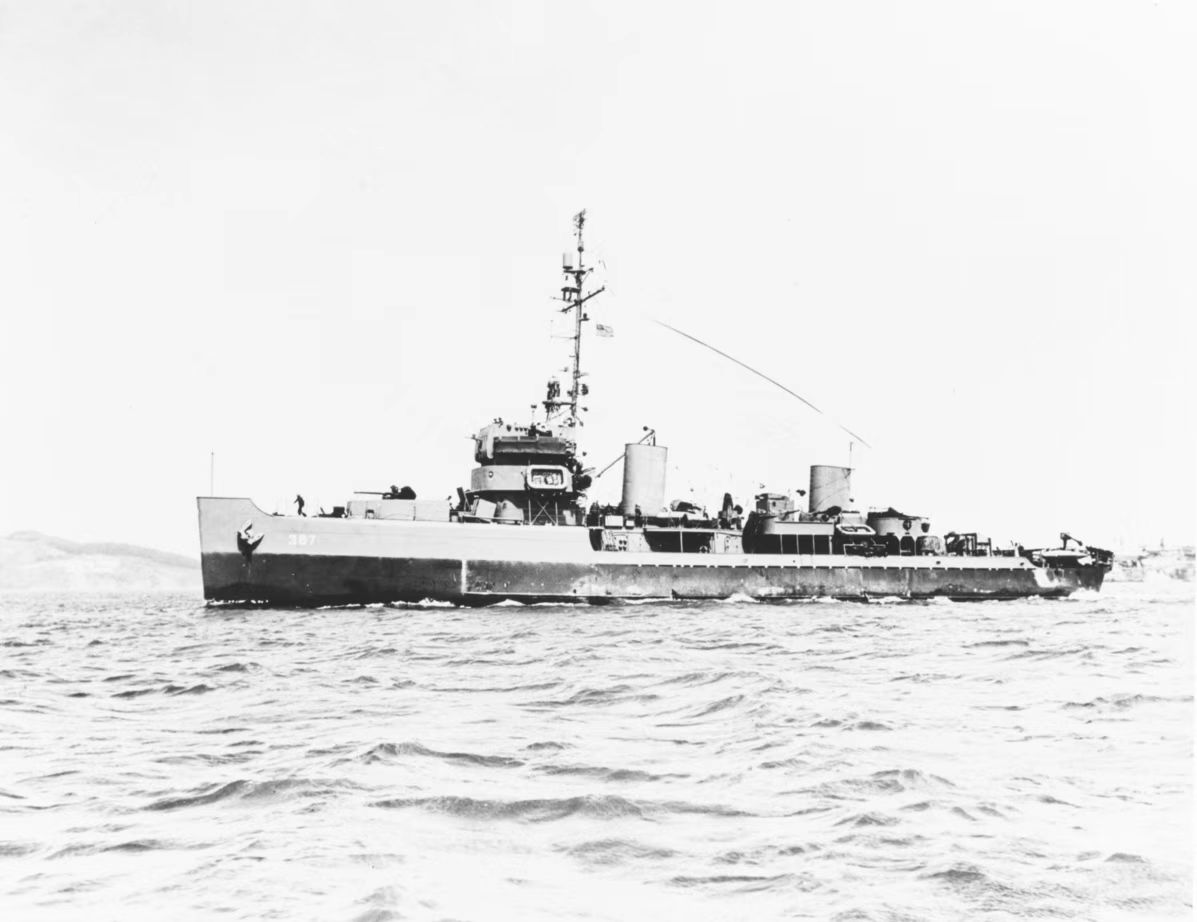 "剑门"号猎潜舰