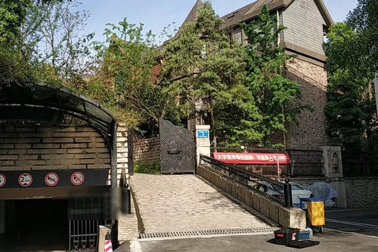  p>水映长岛二期位于成都市青羊光华泡小,由无开发商建成,共计房屋34