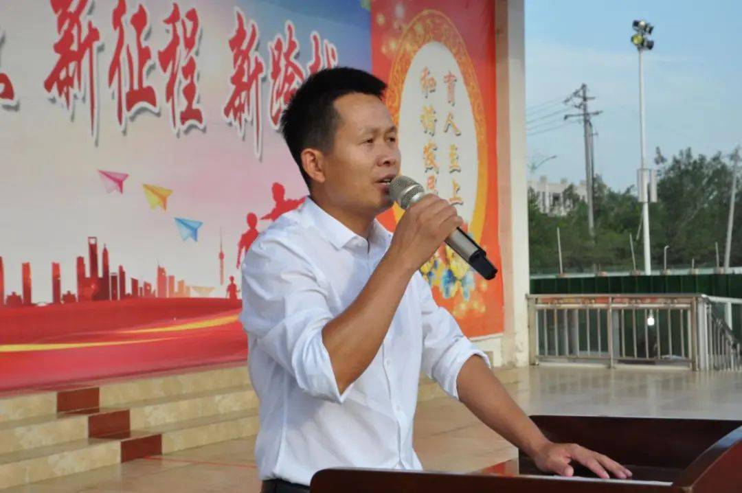  p>何涛,四川省遂宁高级实验学校老师.