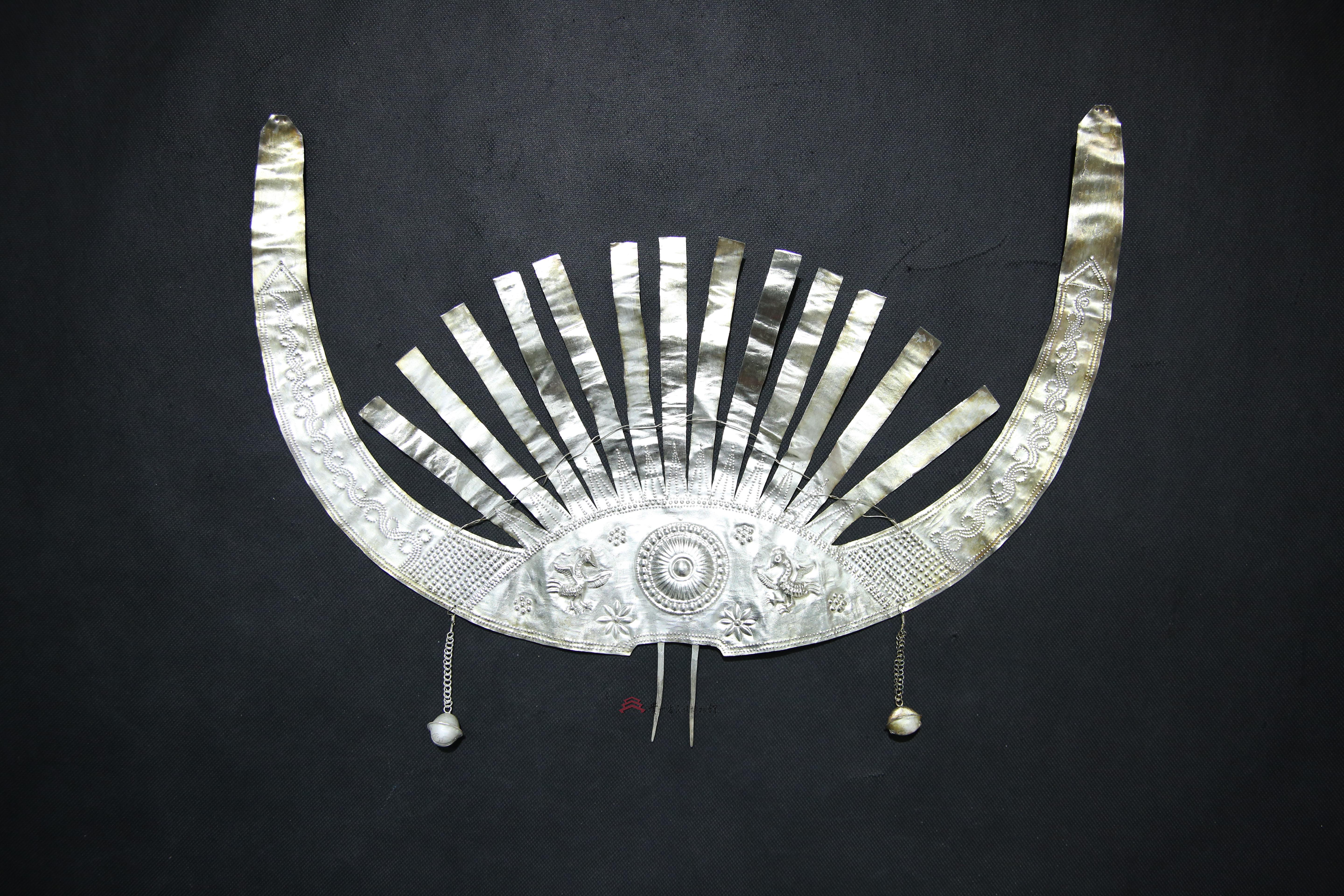 当代舟溪苗族银牛角