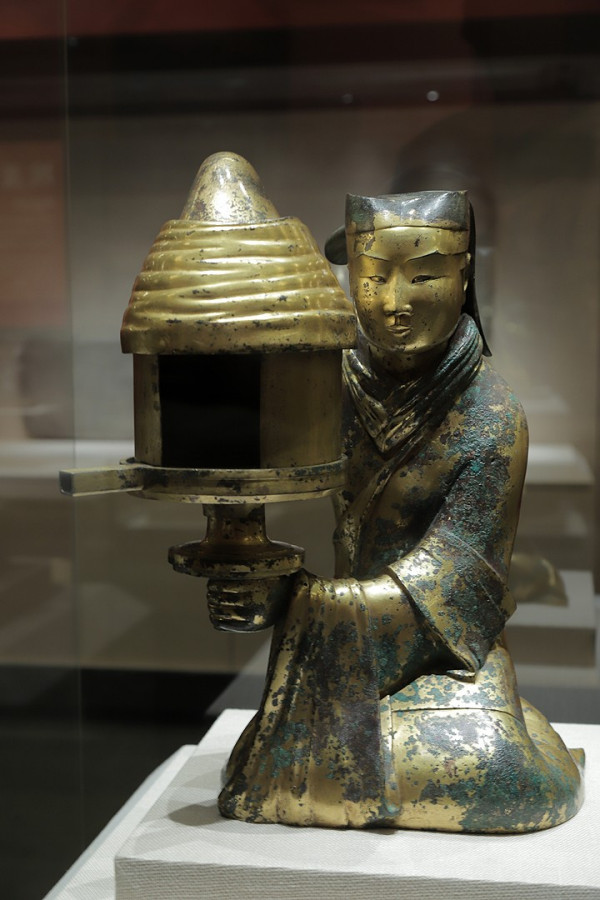 西汉长信宫灯_百度百科