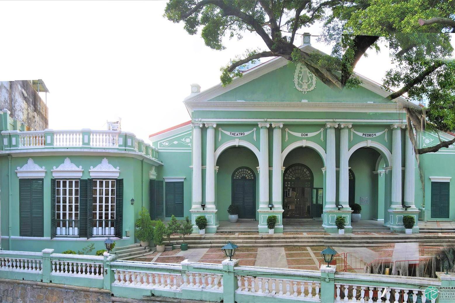 pedro v),原名伯多禄五世剧院,又称马蛟戏院,澳门俱乐部,岗顶波楼