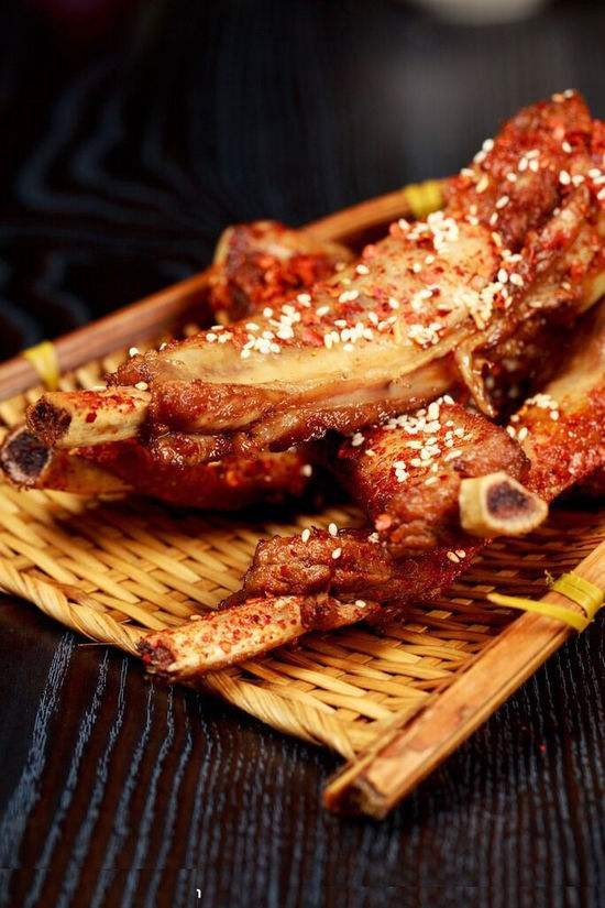 慢烤自然猪背骨