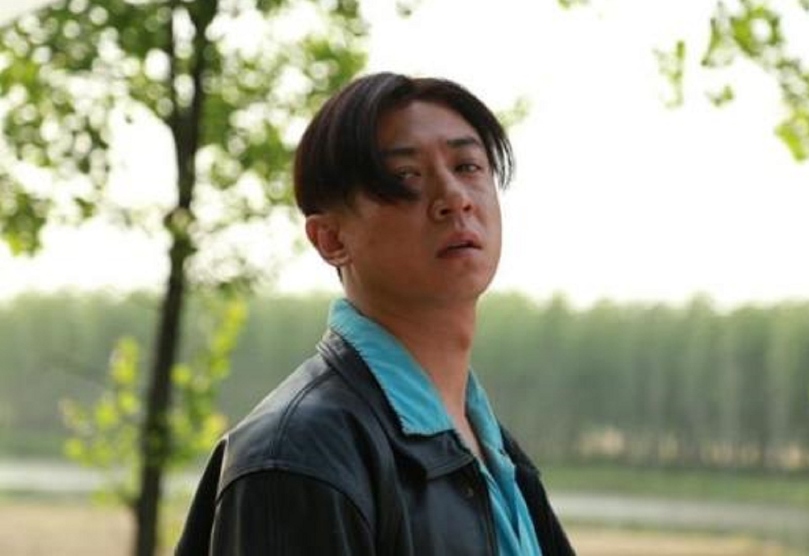 男,是电视剧《 a target="_blank" href="/item/俺娘田小草/16954311"