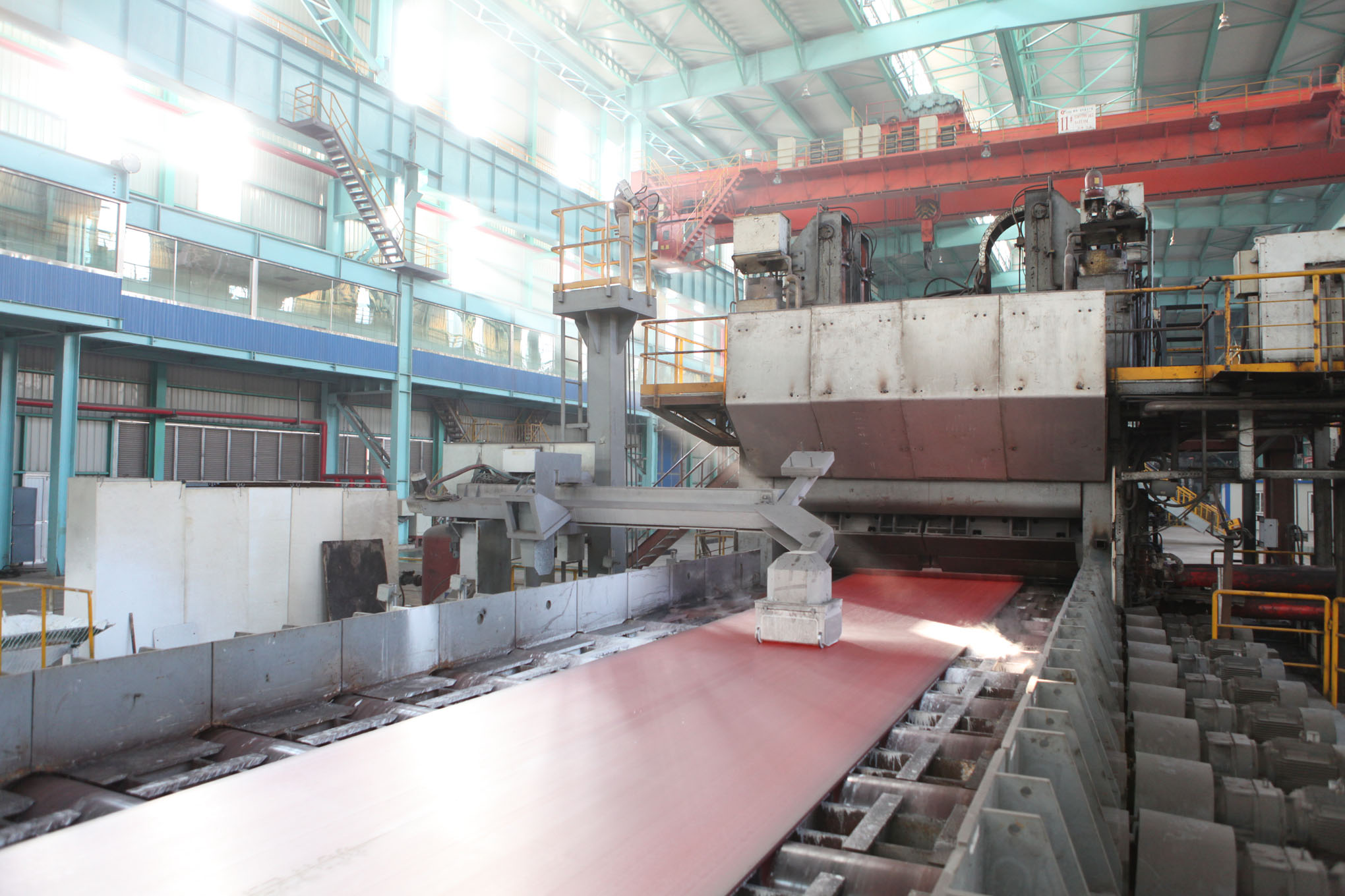  p>莱芜钢铁集团有限公司(简称莱钢集团)始建于1970年1月,是拥有总