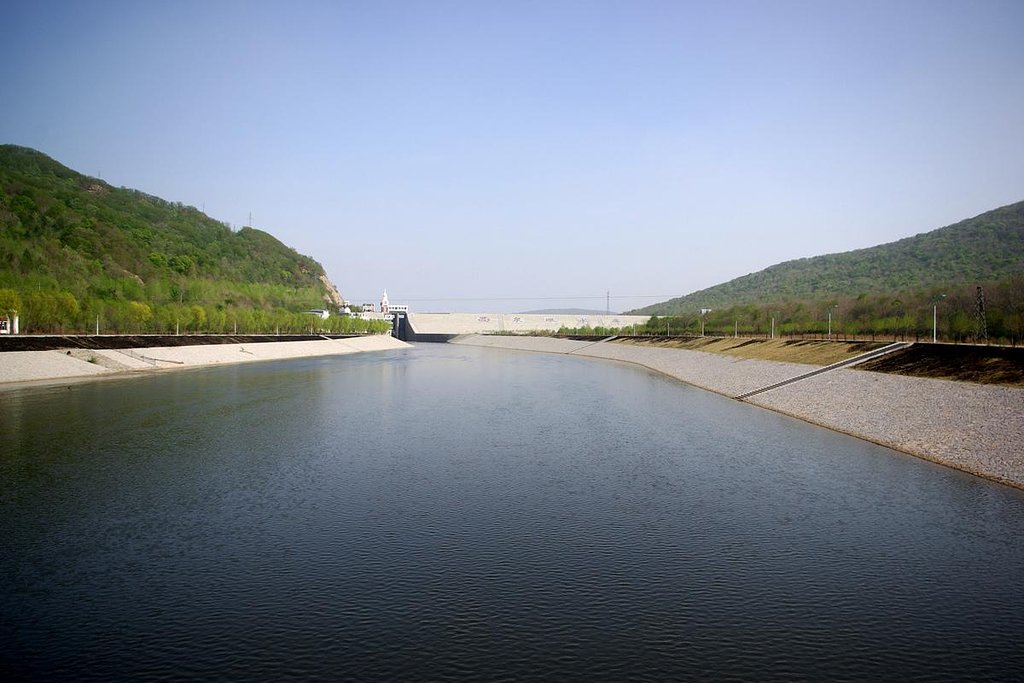 西泉眼水库是阿城的备用水源,环境优美,没有任何污染源.