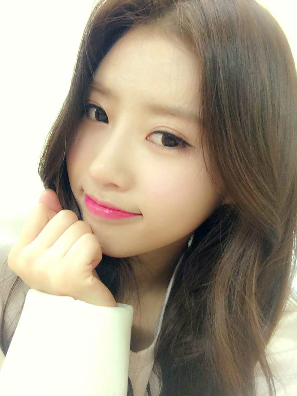 ">李美珠(lee mijoo),1994年9月23日出生于忠清北道沃川郡,韩国女歌手