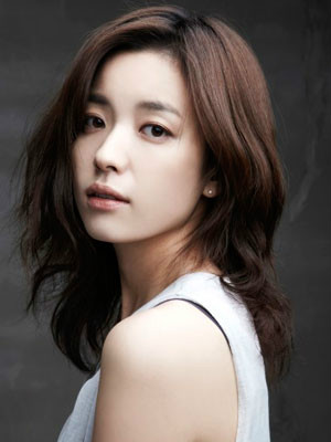 韩国女演员,毕业于韩国 a target="_blank" href="/item/东国大学">东