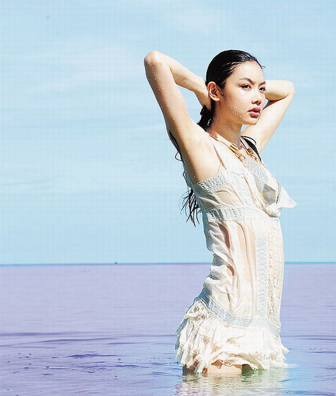  p>乐基儿,1980年8月22日出生于 a target="_blank" href="/item/澳门