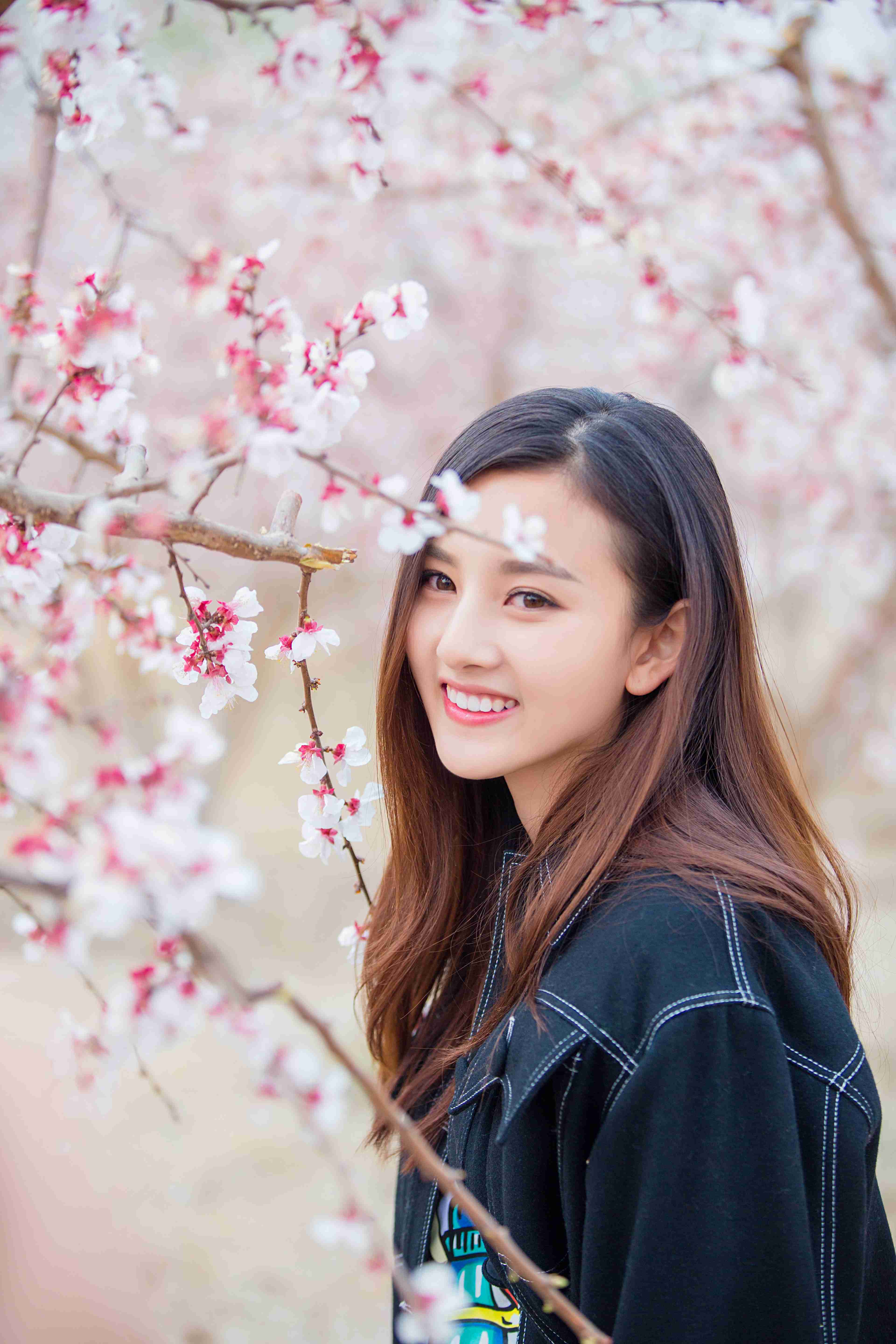  p>宋祖儿,原名孙凡清,1998年5月23日出生于天津市,中国内地影视女