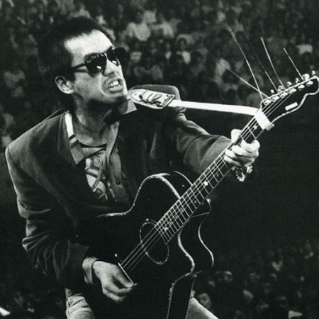  p>长渕刚(nagabuchi tsuyoshi),是日本民谣歌王(也有人说他是老牌