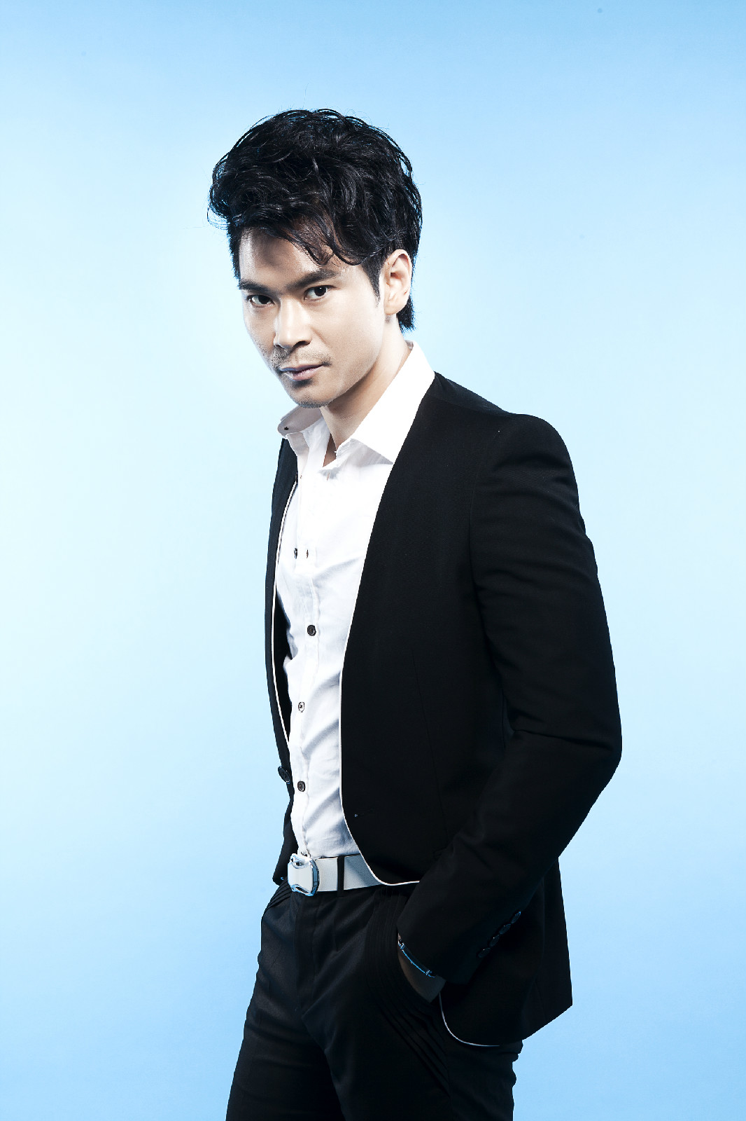  p>李炳渊,原名李渊,出生于 a target="_blank" href="/item/山东省