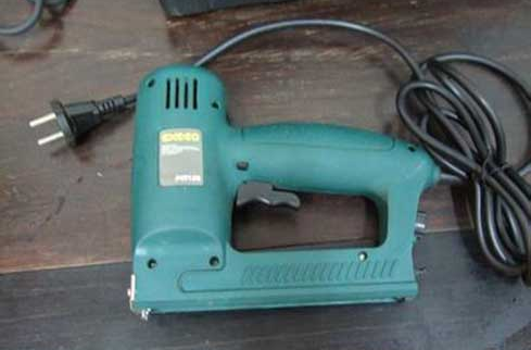 电动射钉枪是钉枪中的一种