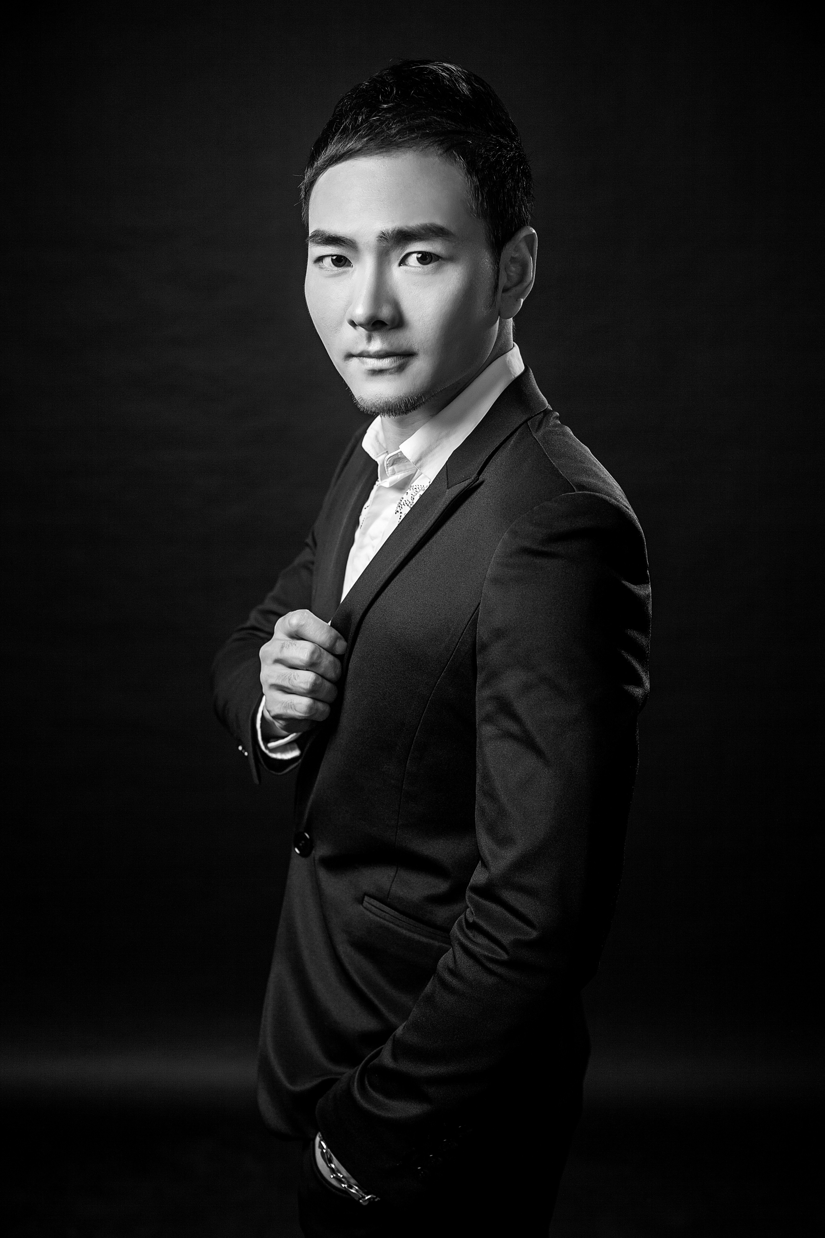  p>王鹏,1985年9月11日出生于西安,中国内地男歌手,音乐人.