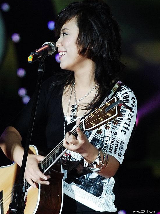  p>韩真真,1986年3月31日出生于陕西省西安市,中国内地女歌手.