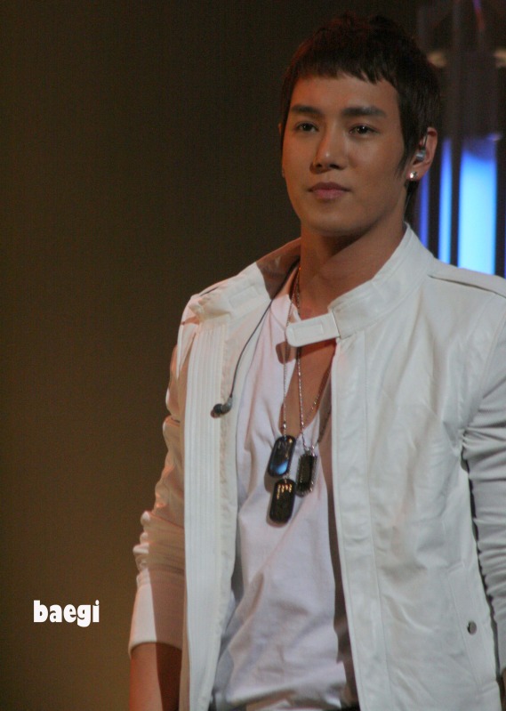  p>黄伦硕,1982年1月17日出生于 a target="_blank" href="/item/首尔