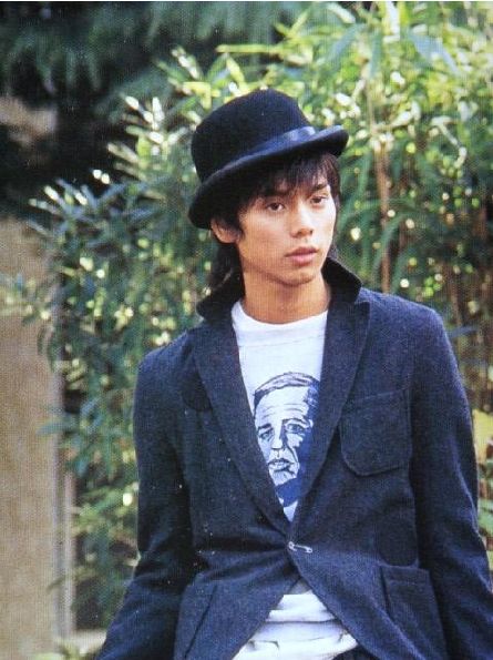  p>水岛宏,本名"齐藤智裕",1984年4月13日出生于日本东京.