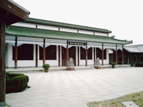 target="_blank" href="/item/雪枫烈士陵园/10338118" data-lemmaid=