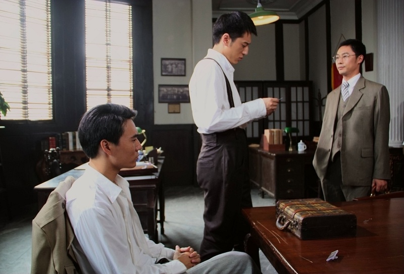  p>《父子神探之滴血的戒指》是由国家广播电影电视总局电影卫星频道