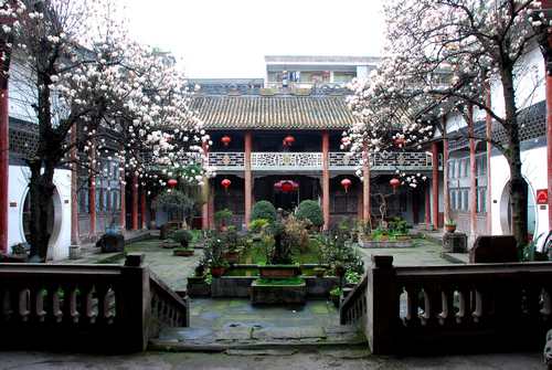  p>春秋祠,又名春秋池,春秋阁,位于四川省泸州市叙永县( a target="
