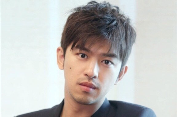  /p> p>2001年,出演个人首部电影作品《 a target="_blank" href="