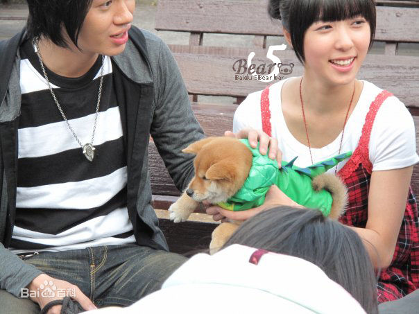  p data-id="gnx3mm629s">蔡颐榛,本名蔡宜臻,艺名五熊,1987年8月23日