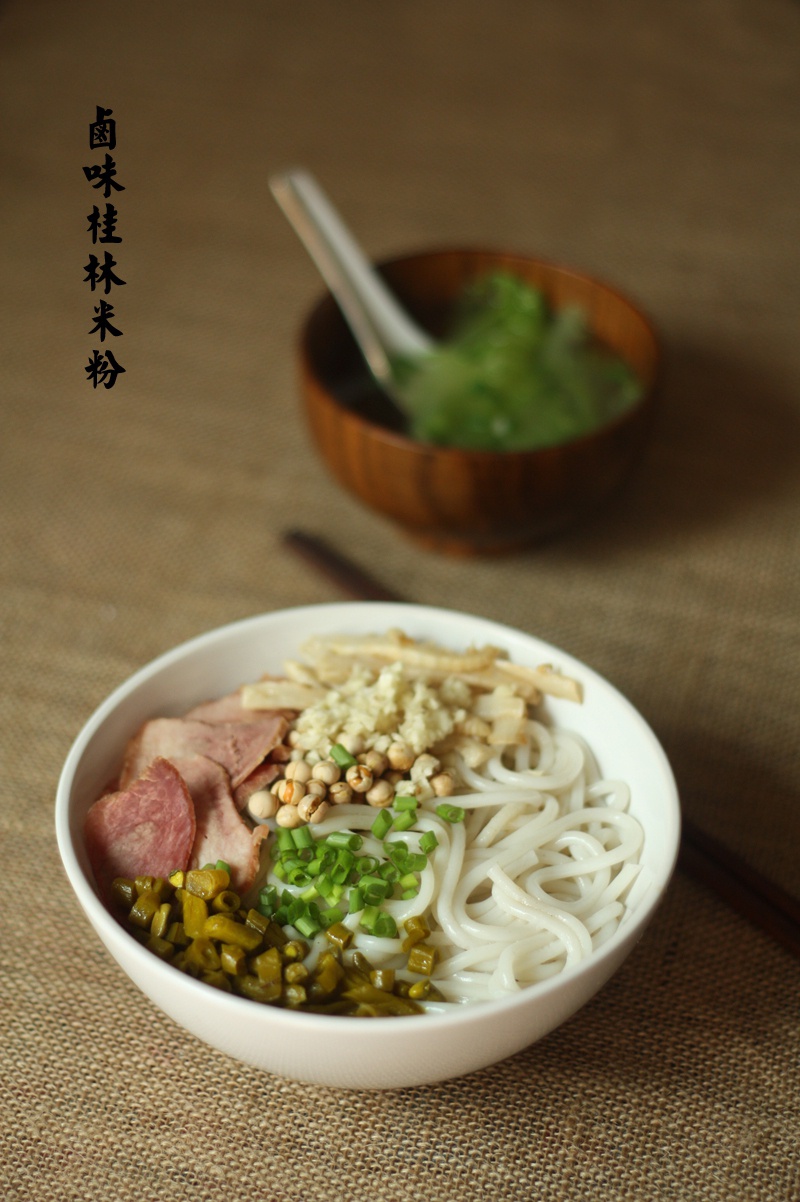  p>卤味桂林米粉是以卤水,米粉为主料的菜品. /p>