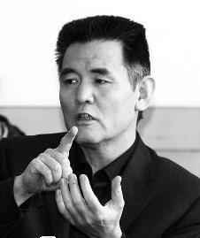  p>白平,男,1953年生.山西大学副教授.研究方向为汉语史.