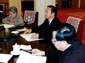 中国政法大学教授在中共中央政治局授课