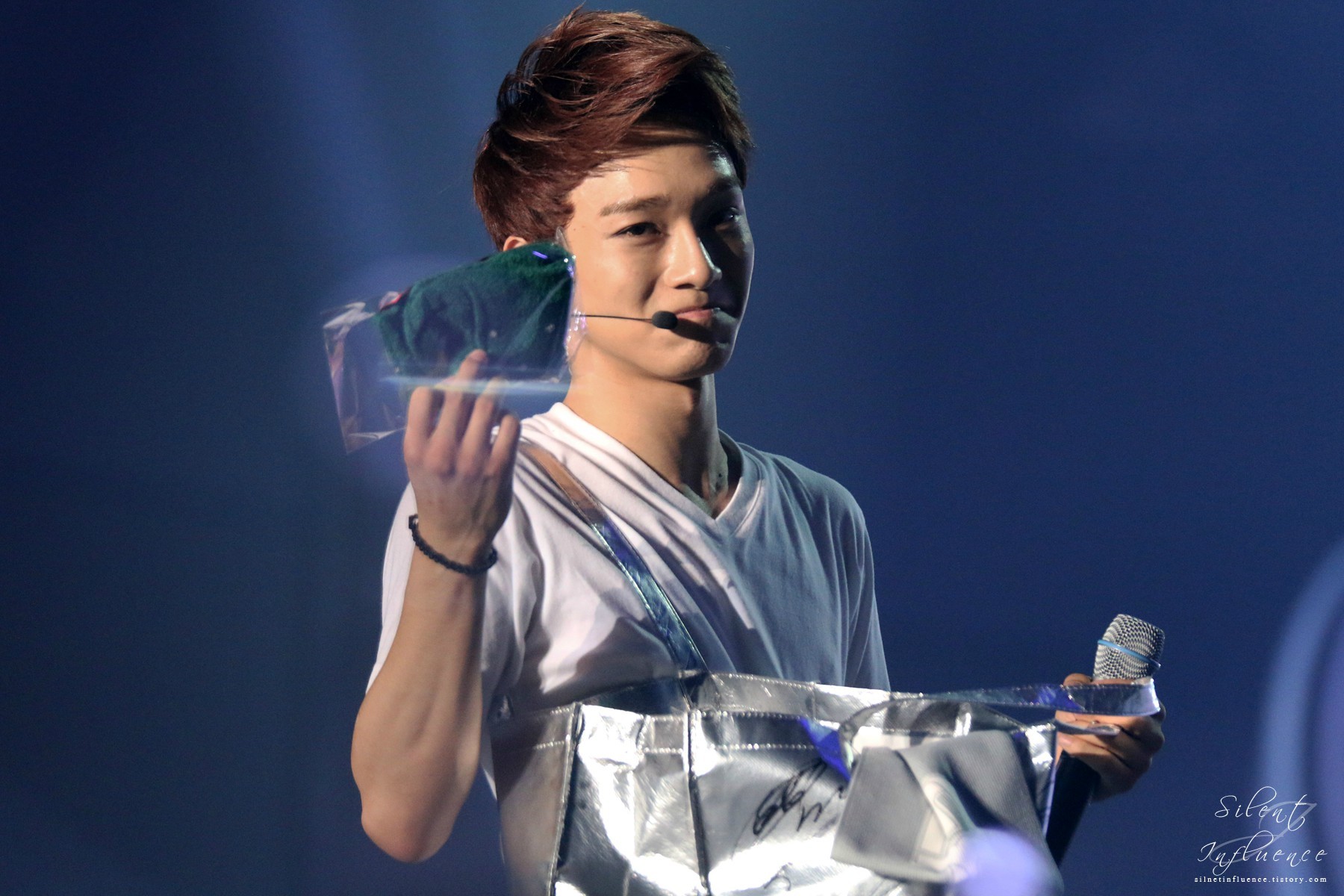  p>金钟大,艺名chen,1992年9月21日出生于韩国京畿道始兴市,韩国男