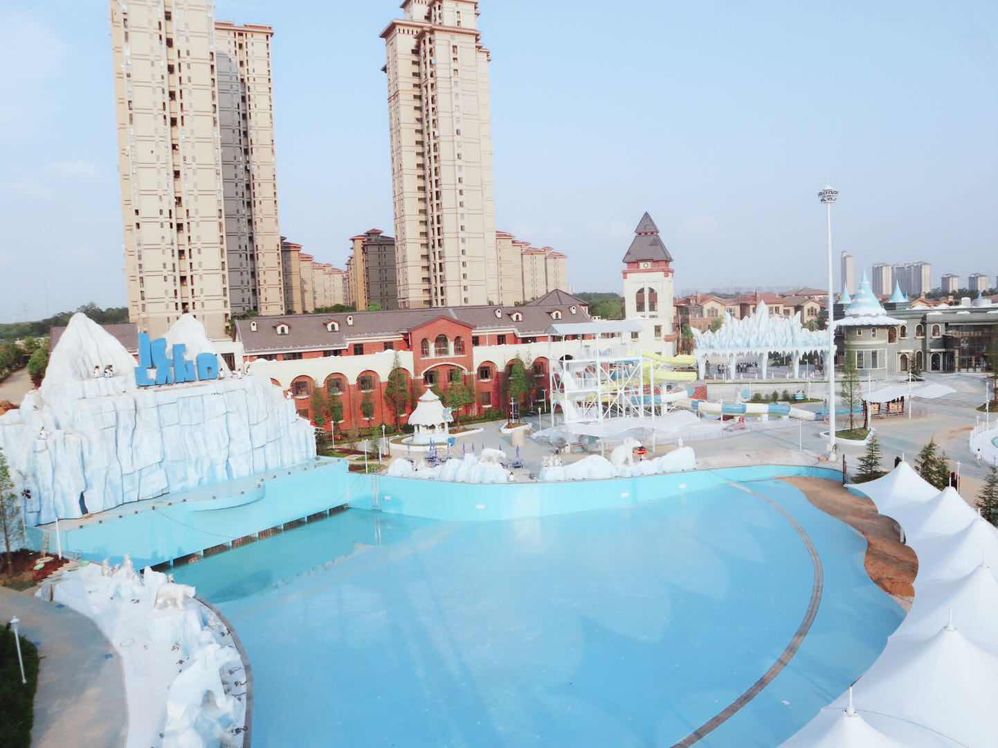 data-id="gn7983vzbq">保利冰雪水世界,是冰雪概念主题乐园,位于南昌