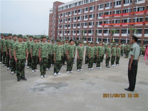  p>合肥寿春中学是在《 a target="_blank" href="/item/中共中央